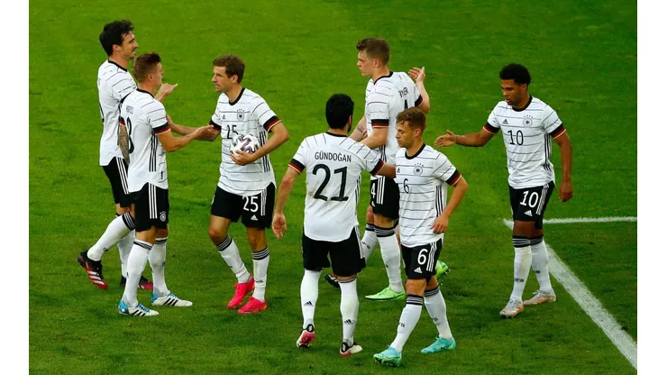 Los de Low se estrenan este domingo en la Eurocopa ante Francia.