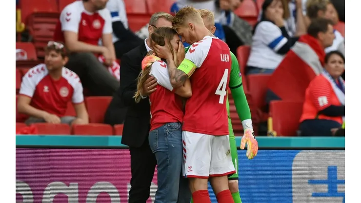 Simon Kjaer acudió al consuelo de la novia de Christian Eriksen, Sabrina Kvist Jensen.
