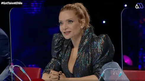 La cantante se unió en la etapa final del programa junto al periodista.