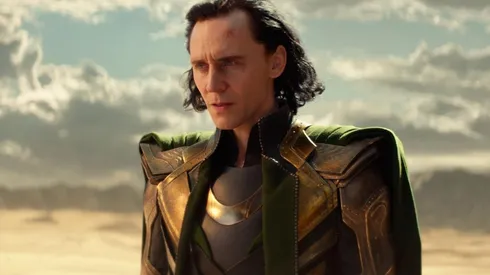Tom Hiddleston como el Dios del Engaño en la serie Loki.
