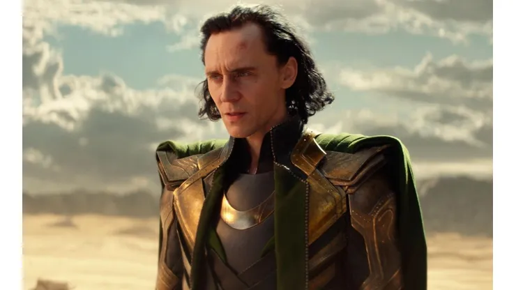 Tom Hiddleston como el Dios del Engaño en la serie Loki.