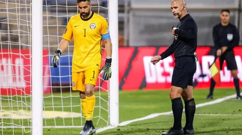 Aquino en el penal contra Chile