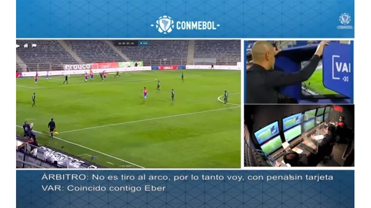 Eber Aquino revisa la acción del penal en las imágenes del VAR y determina el cobro de penal para Bolivia