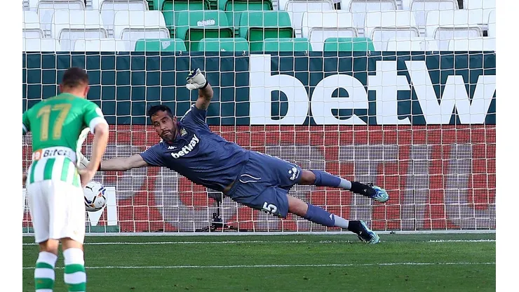 Aseguran que Claudio Bravo pudo ser arquero del Sevilla antes que del Betis