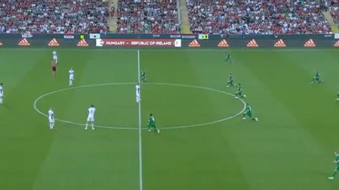 Irlanda se arrodilla, mientras los húngaros se mantienen en pie