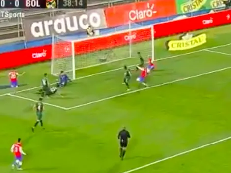 ¡Era el 1-0! Alexis remata y Bolivia la saca de la línea