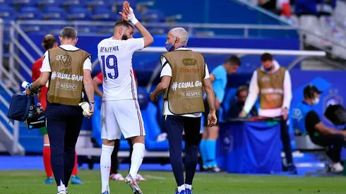 Karim Benzema salió por sus propios medios ante Bulgaria.