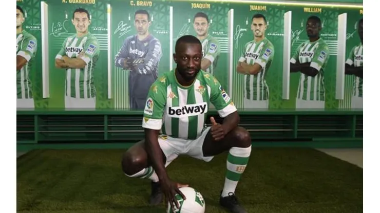 El lateral de 28 años fue presentado este martes en el Betis del Ingeniero Pellegrini.