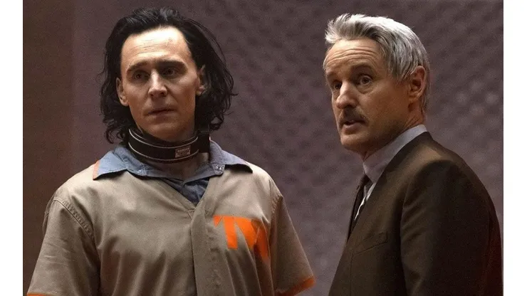 Loki (Tom Hiddleston) y el agente de alto rango de la TVA Mobius M. Mobius (Owen Wilson).