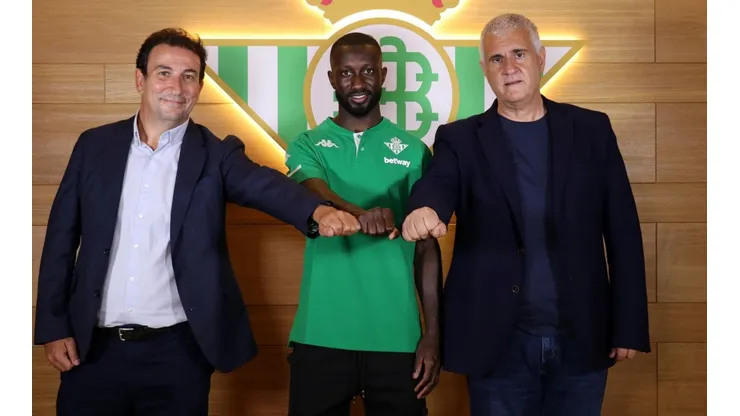 Youssouf Sabaly fue presentado como nuevo jugador del Betis.