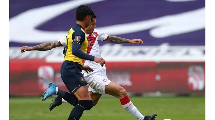 Ecuador y Perú chocan por la octava jornada de las Eliminatorias Qatar 2022 en Quito.