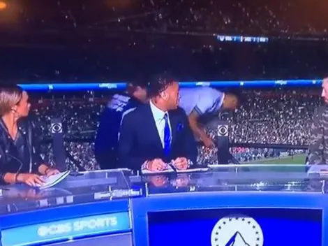 Hincha se lanza por el balcón en plena transmisión de TV