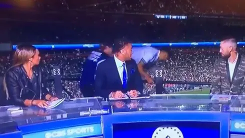 El momento en el que el hombre se lanza por el balcón