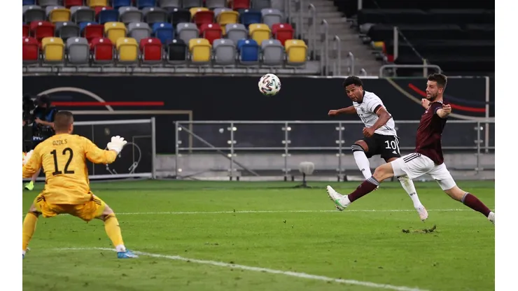 Serge Gnabry marcó uno de los goles de Alemania en su goleada.