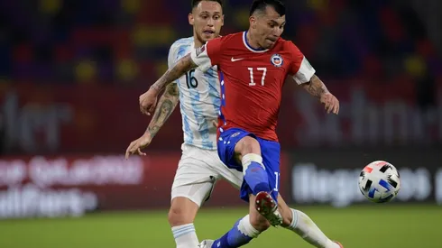 Gary Medel confesó a jugadores argentinos sus deseos de regresar a Boca Juniors.