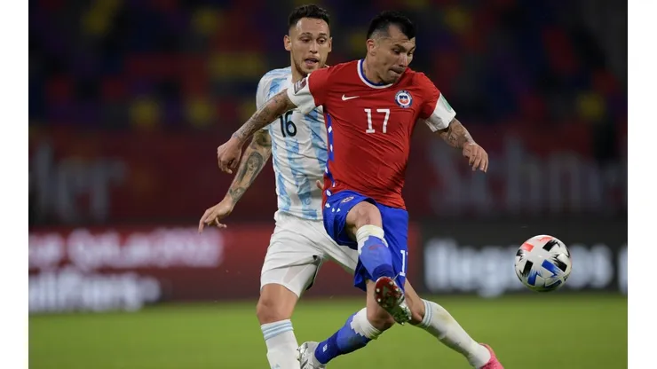 Gary Medel confesó a jugadores argentinos sus deseos de regresar a Boca Juniors.