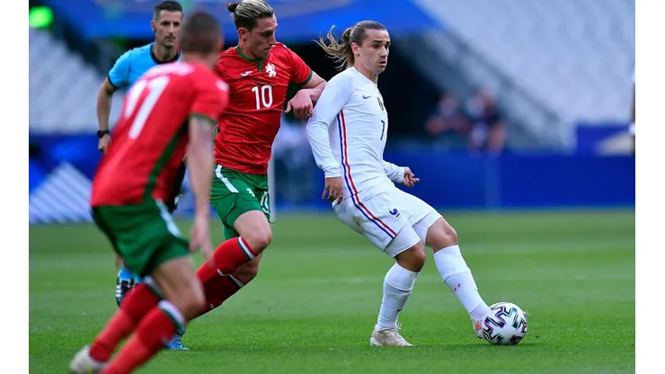 Antoine Griezmann abrió la cuenta con un golazo de chilena.