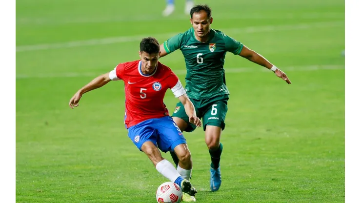 La selección chilena va por los tres puntos frente a Bolivia.