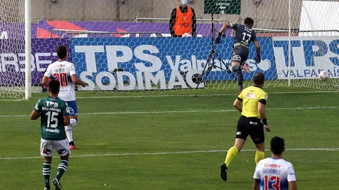 Cornejo abrió la cuenta para la UC en el segundo tiempo del partido en Valparaíso.