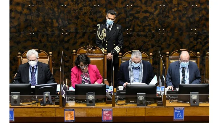 IFE Universal Sesión Especial del Senado