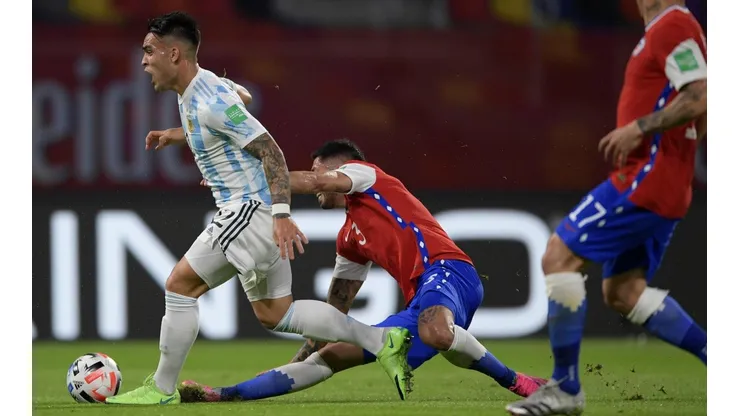 Guillermo Maripán pidió disculpas por el penal cometido a Lautaro Martínez.