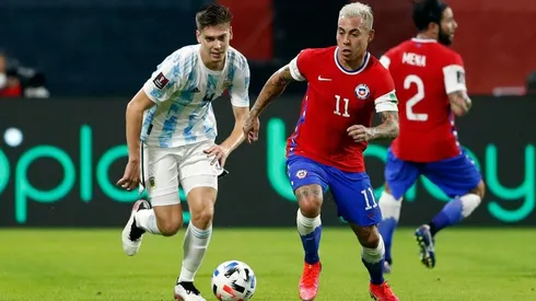 Vargas jugando ante Argentina