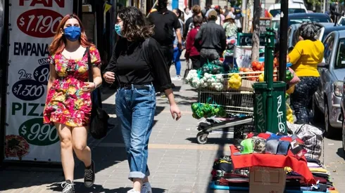Debido a los números del Covid en Chile, este sábado varias comunas retroceden de fase.