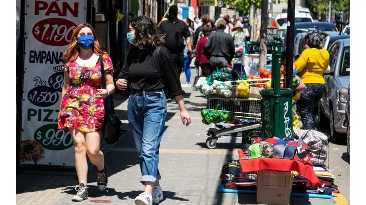 Debido a los números del Covid en Chile, este sábado varias comunas retroceden de fase.