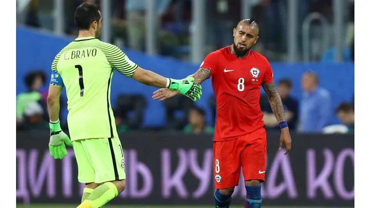 Vidal explica por qué subió una foto de la Roja sin Claudio Bravo.