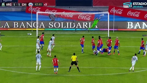 La extraordinaria tapada de Claudio Bravo a Lionel Messi en el Argentina-Chile.