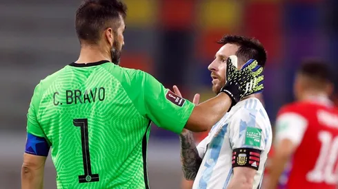 Prensa argentina asegura que Chile empató por la muralla Claudio Bravo.