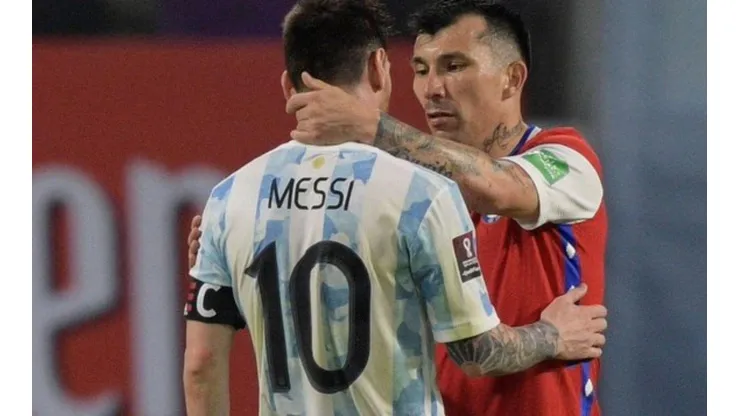 Gary Medel y Lionel Messi dejaron atrás el encontronazo de 2019.