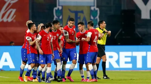 La Roja celebrando el gol de Alexis