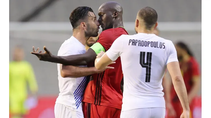 Lukaku se calentó con un rival en el amistoso entre Bélgica y Grecia.