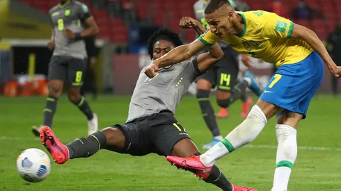 Brasil derrotó 2-0 a Ecuador con goles de Neymar y Richarlyson