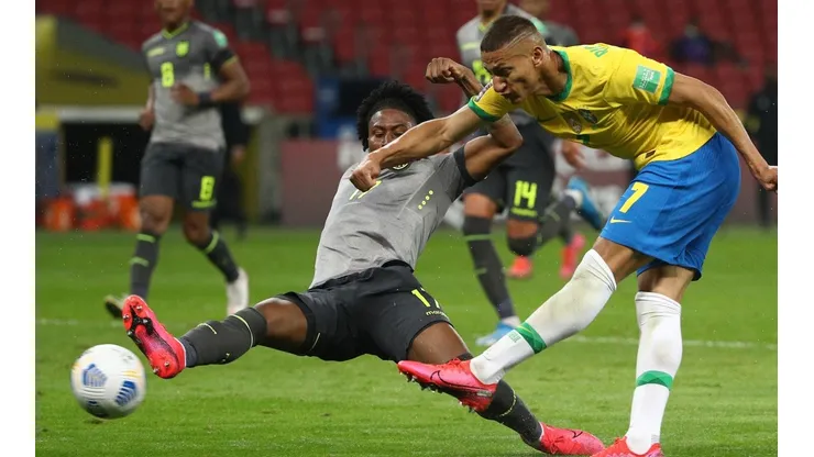 Brasil derrotó 2-0 a Ecuador con goles de Neymar y Richarlyson