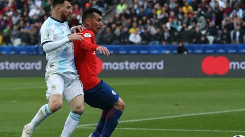 Messi vuelve a enfrentar a la Roja, una de sus bestias negras según la prensa española