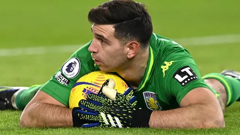 Emiliano Martínez fue elegido uno de los tres mejores arqueros de la Premier League inglesa y hará su debut por Argentina ante Chile en Eliminatorias Qatar 2022