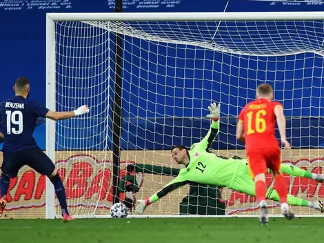 Video: Benzema falla un penal en su regreso con Francia
