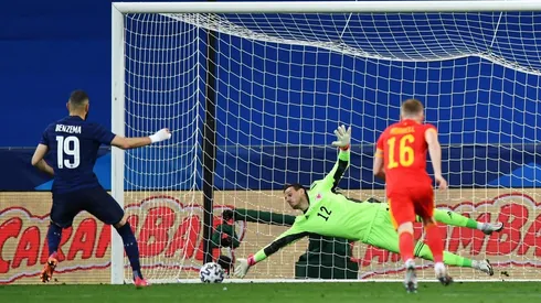 Karim Benzema no pudo convertir desde los 12 pasos.