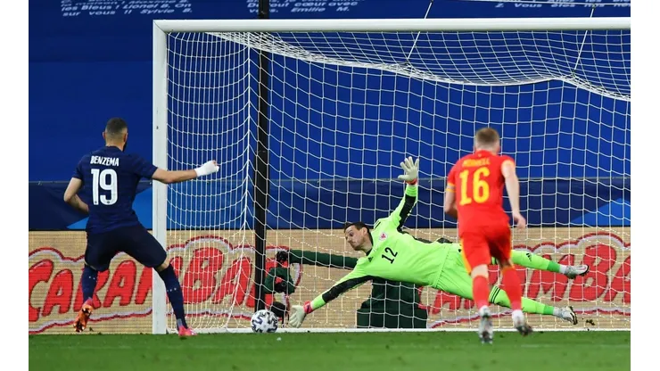 Karim Benzema no pudo convertir desde los 12 pasos.