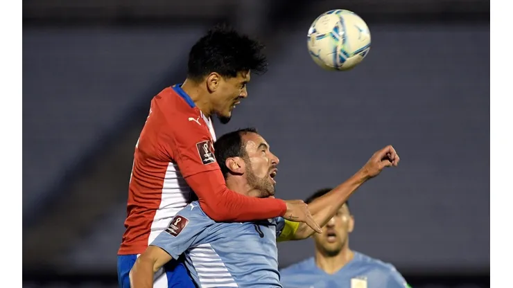 Paraguay y Uruguay igualaron en polémico partido.