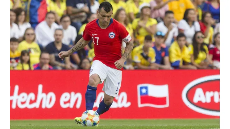 La tranquilidad de Lasarte: Medel no tiene problemas para jugar contra Argentina.