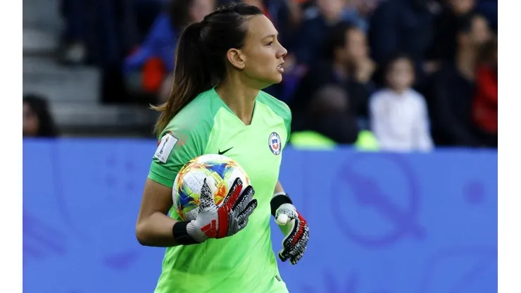 Tiane Endler está muy agradecida de la Roja y revela que pensó retirarse.