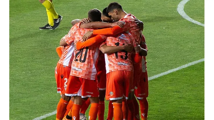 Todo el plantel de Cobreloa se va a cuarentena