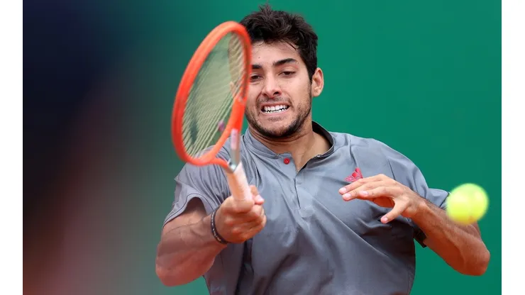 Garin igualó su mejor marca en Roland Garros, avanzando a tercera ronda.