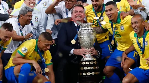 Bolsonaro se entusiasma con la opción de que se haga en Brasil la Copa América