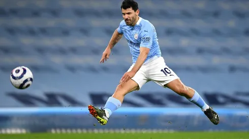 Aguero no se quiso despedir sin antes dejar lindos recuerdos a los trabajadores del club.