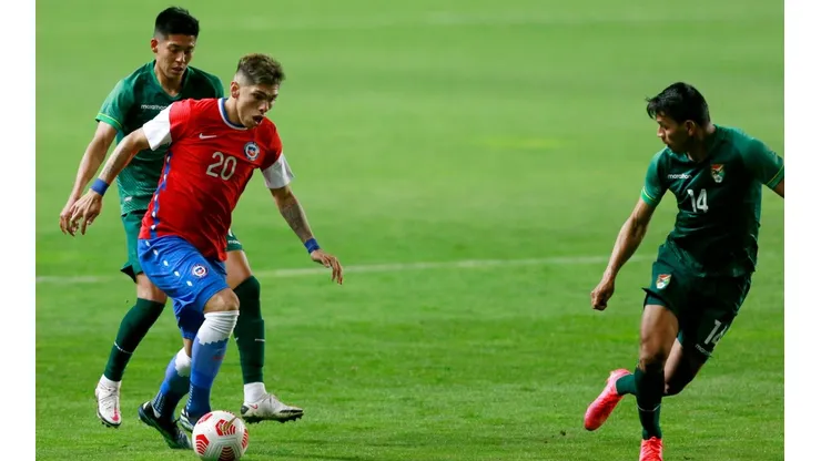 Chile enfrenta a Bolivia en Santiago.