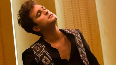 Diego Boneta seguirá en el rol de Micky, en Luis Miguel, la serie.